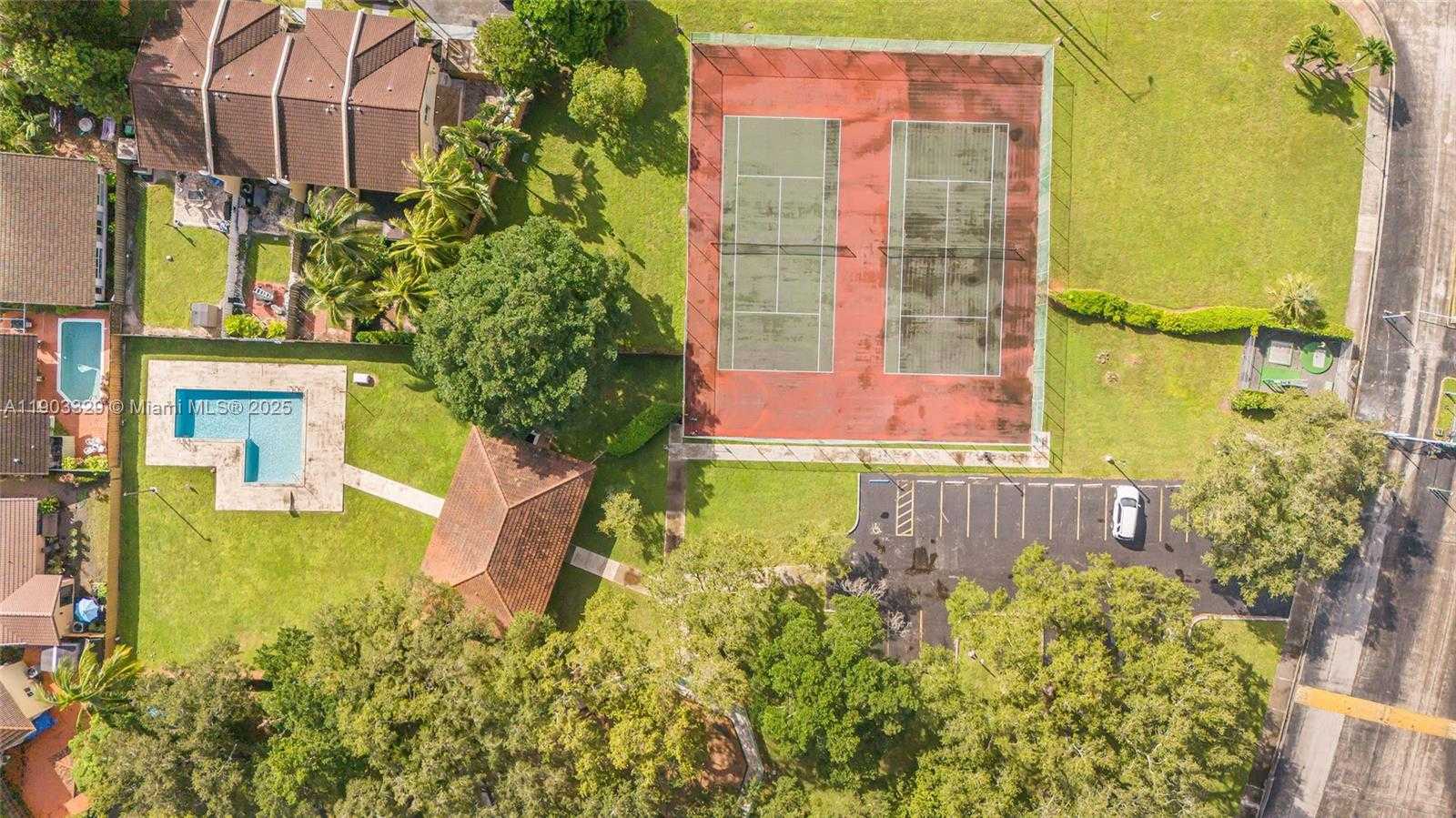 Small Image of 11335 SOUTH WEST 74TH LN, Miami Number 31