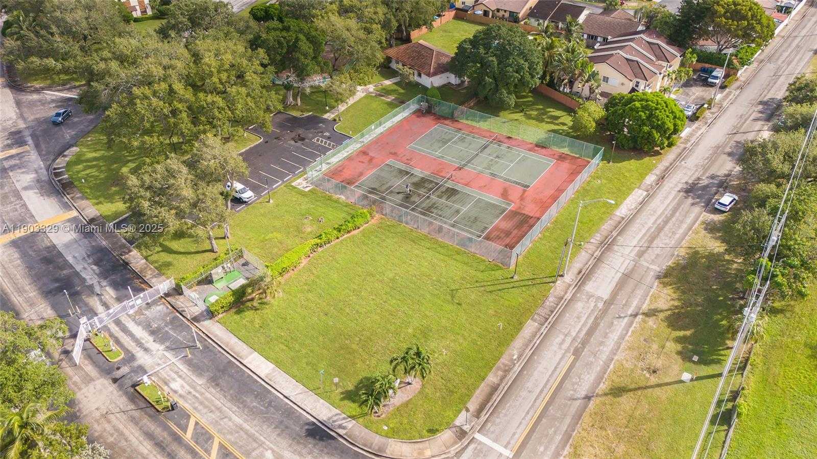 Small Image of 11335 SOUTH WEST 74TH LN, Miami Number 32