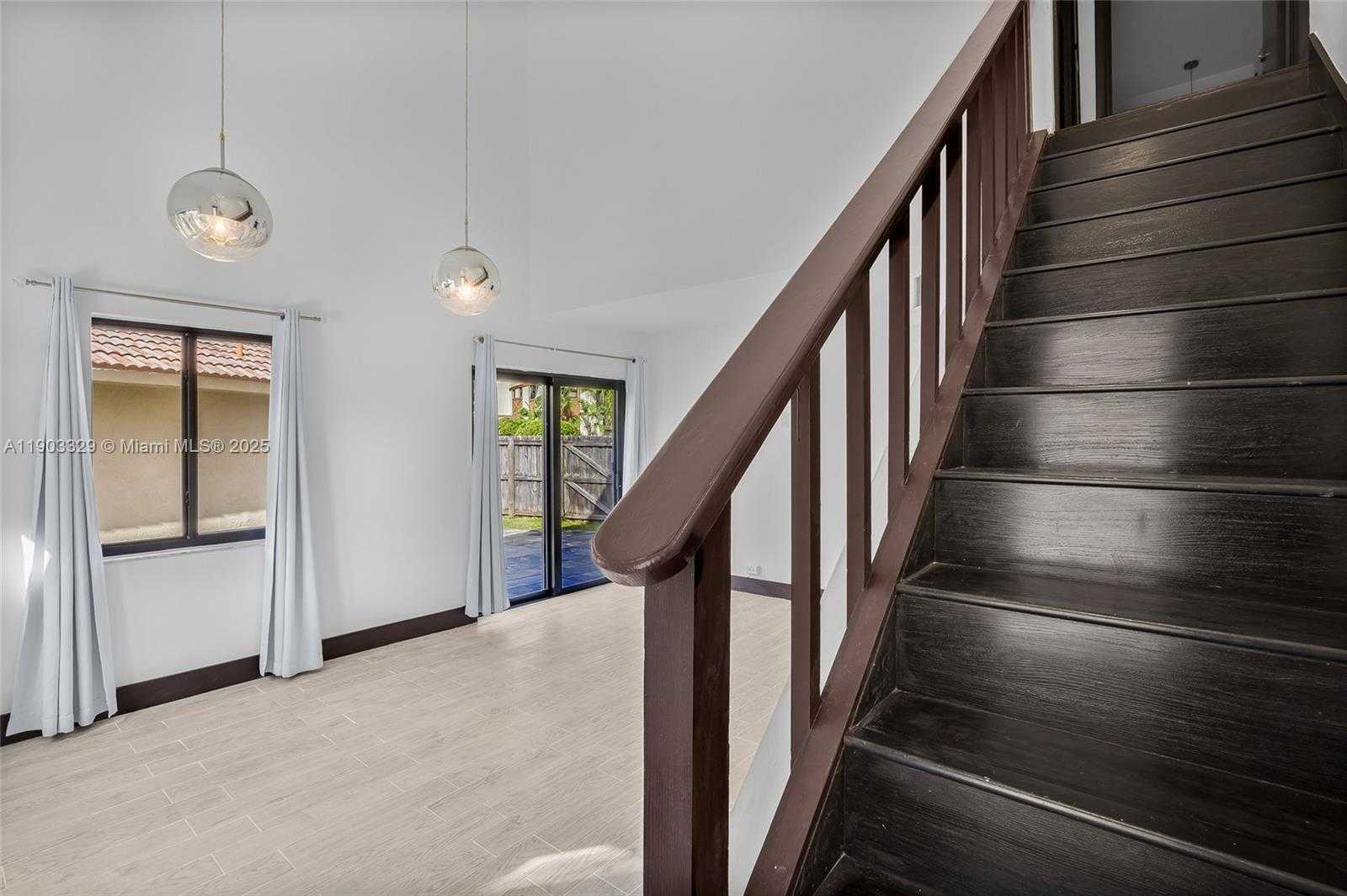 Small Image of 11335 SOUTH WEST 74TH LN, Miami Number 5