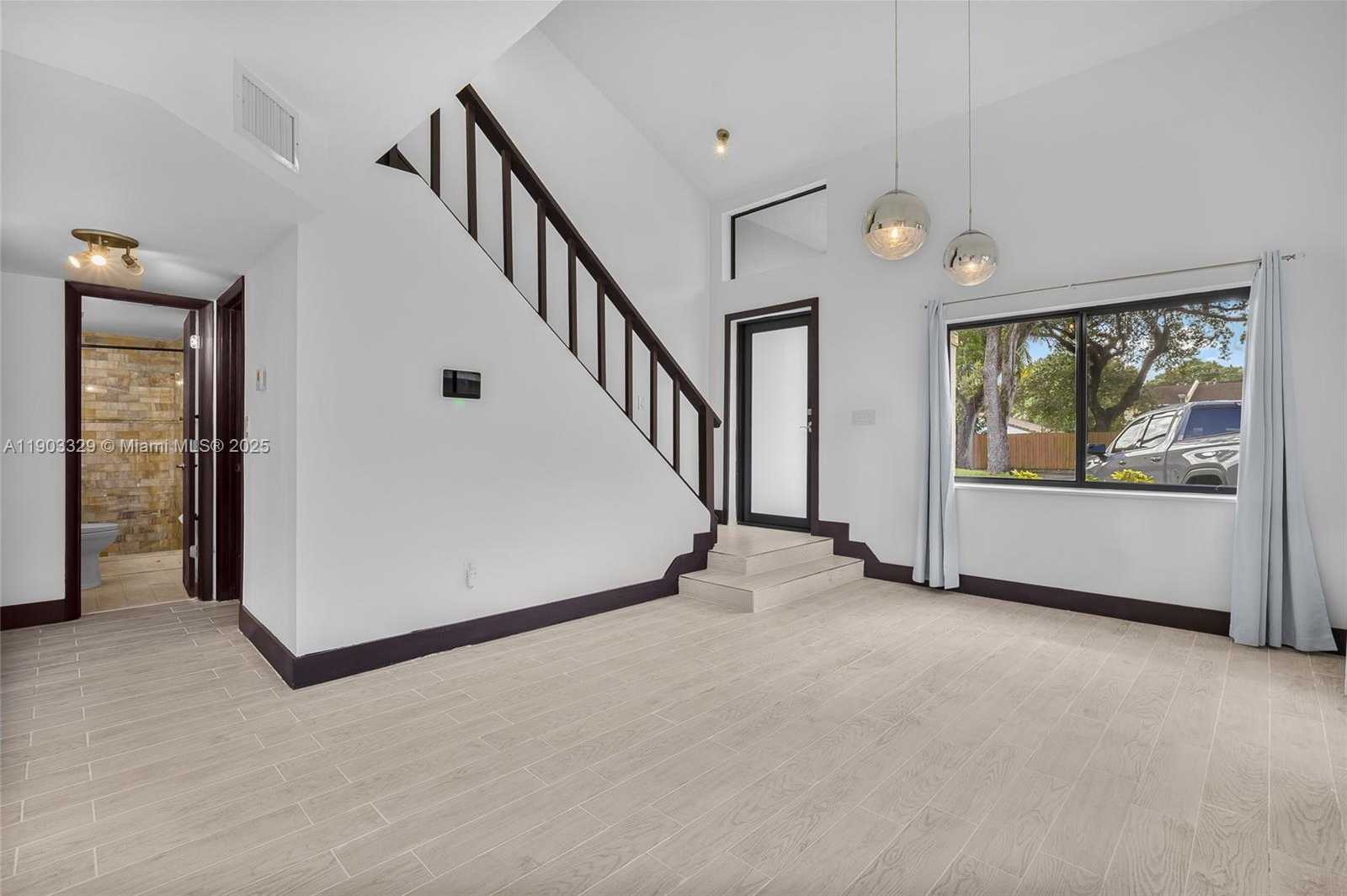 Small Image of 11335 SOUTH WEST 74TH LN, Miami Number 7