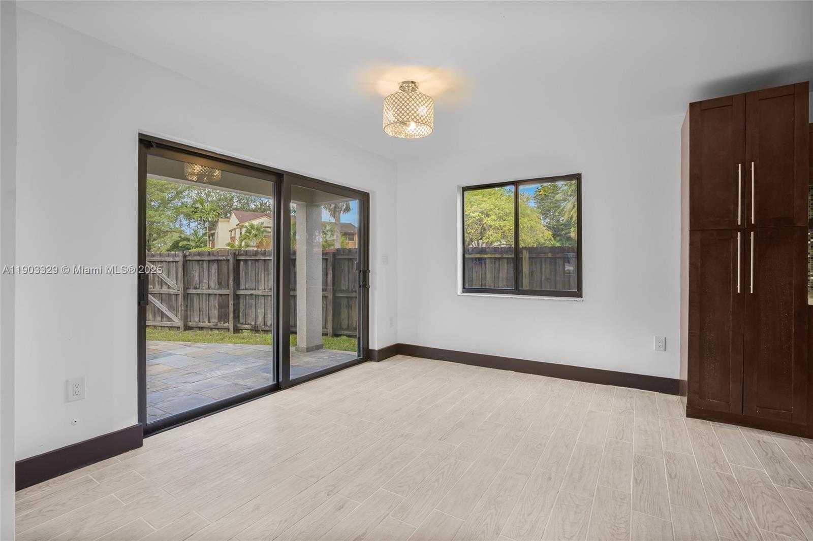 Small Image of 11335 SOUTH WEST 74TH LN, Miami Number 9