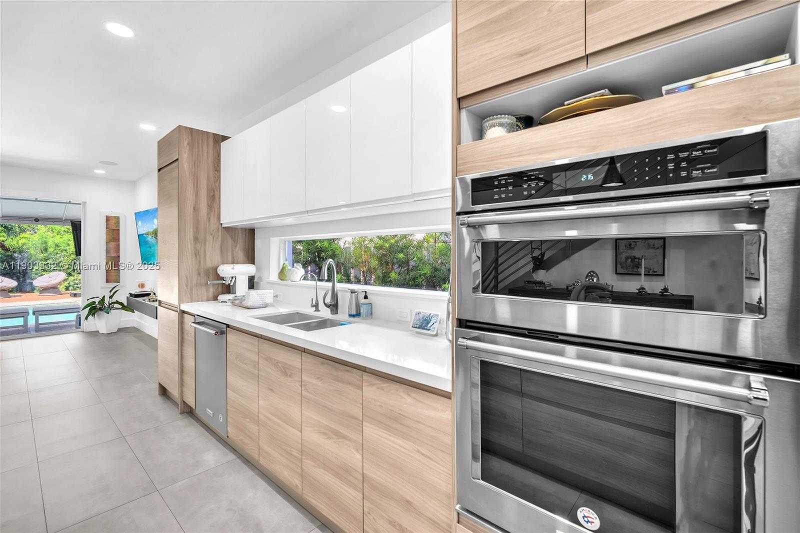 Small Image of 3167 SOUTH WEST 25TH ST #1, Miami Number 12