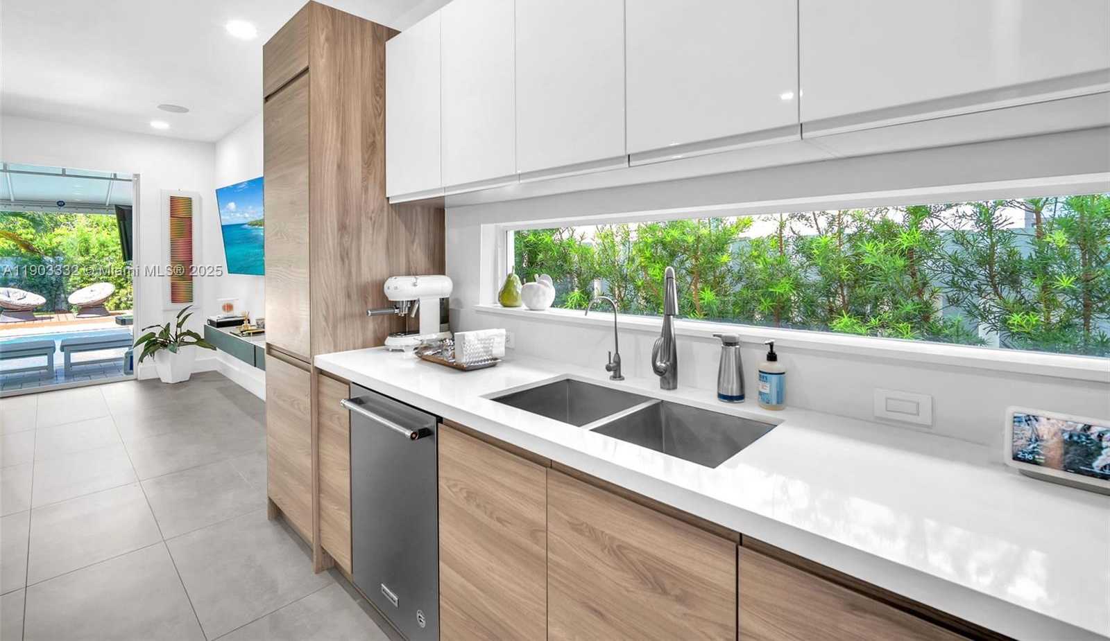 Small Image of 3167 SOUTH WEST 25TH ST #1, Miami Number 13