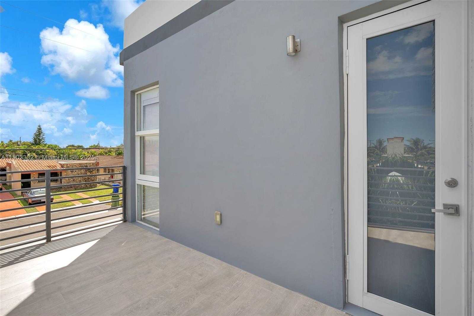 Small Image of 3167 SOUTH WEST 25TH ST #1, Miami Number 27