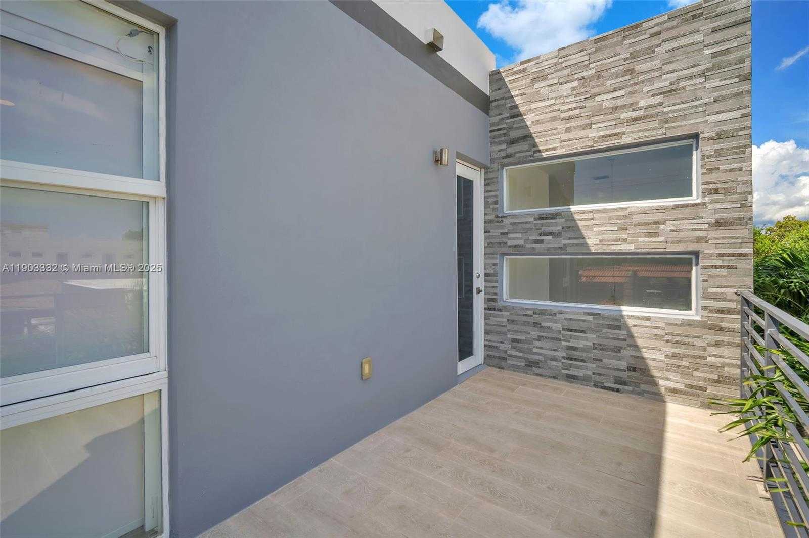 Small Image of 3167 SOUTH WEST 25TH ST #1, Miami Number 28