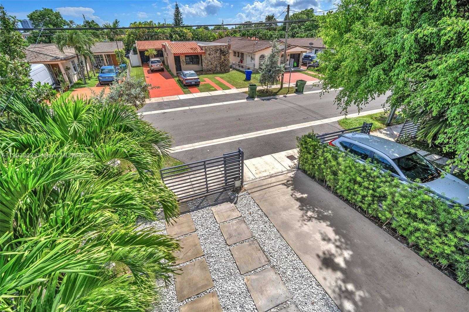 Small Image of 3167 SOUTH WEST 25TH ST #1, Miami Number 29