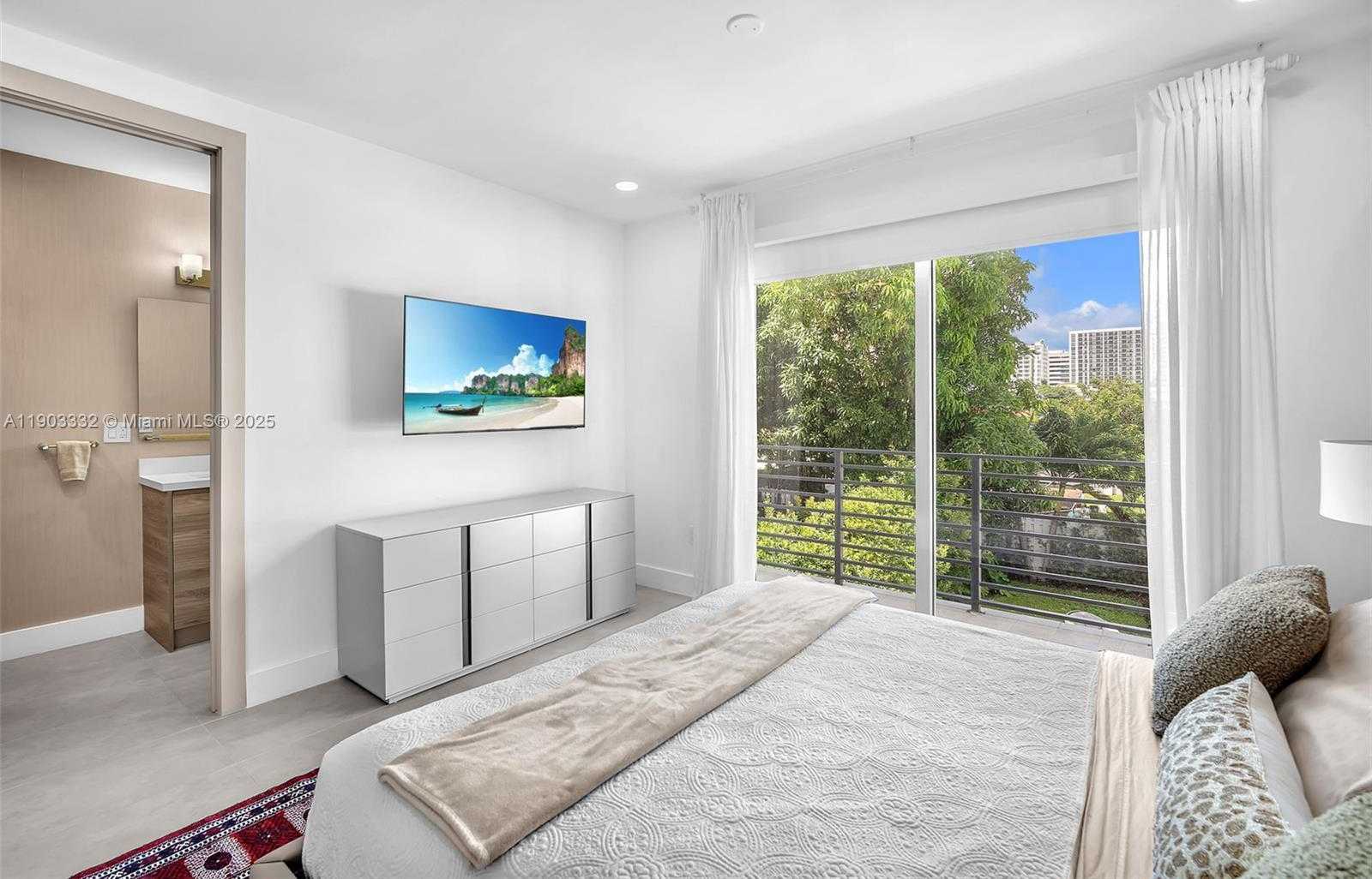 Small Image of 3167 SOUTH WEST 25TH ST #1, Miami Number 31