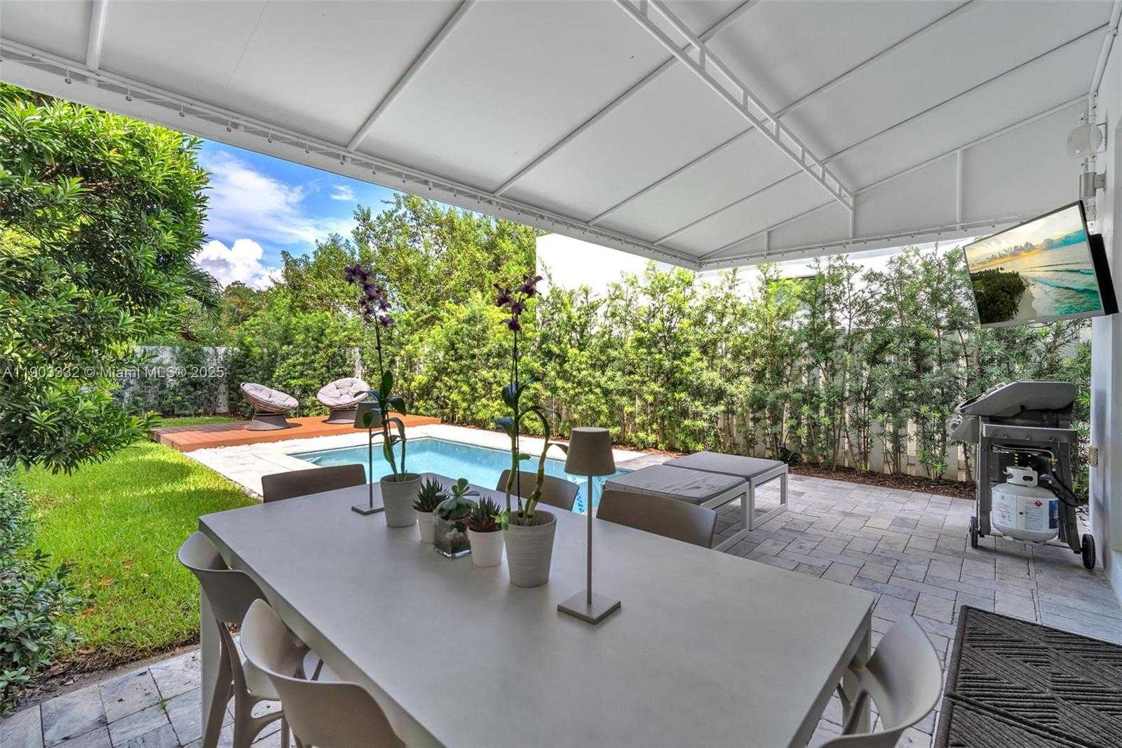 Small Image of 3167 SOUTH WEST 25TH ST #1, Miami Number 37