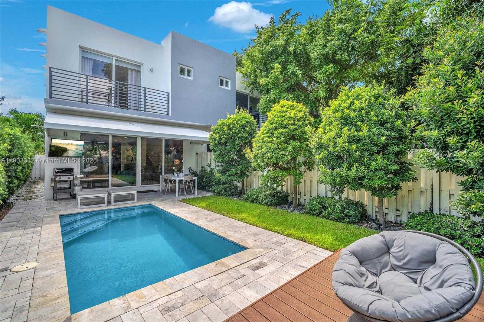 Small Image of 3167 SOUTH WEST 25TH ST #1, Miami Number 41