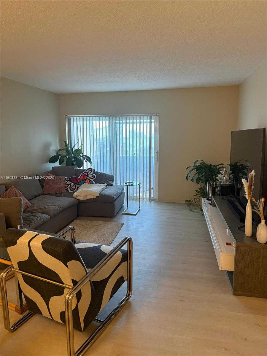 Small Image of 400 KINGS POINT DR #408, Sunny Isles Beach Number 12