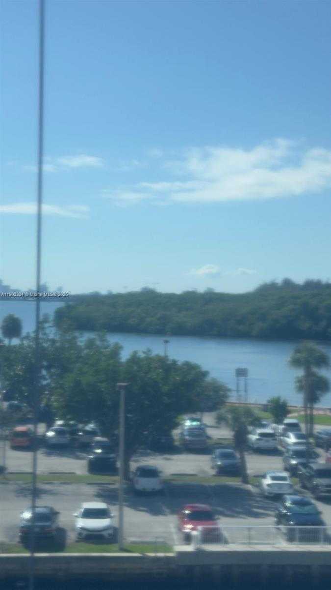 Small Image of 400 KINGS POINT DR #408, Sunny Isles Beach Number 24