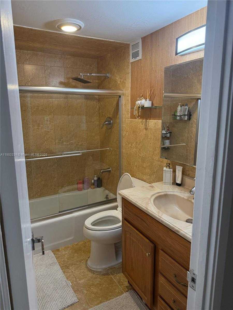 Small Image of 400 KINGS POINT DR #408, Sunny Isles Beach Number 3