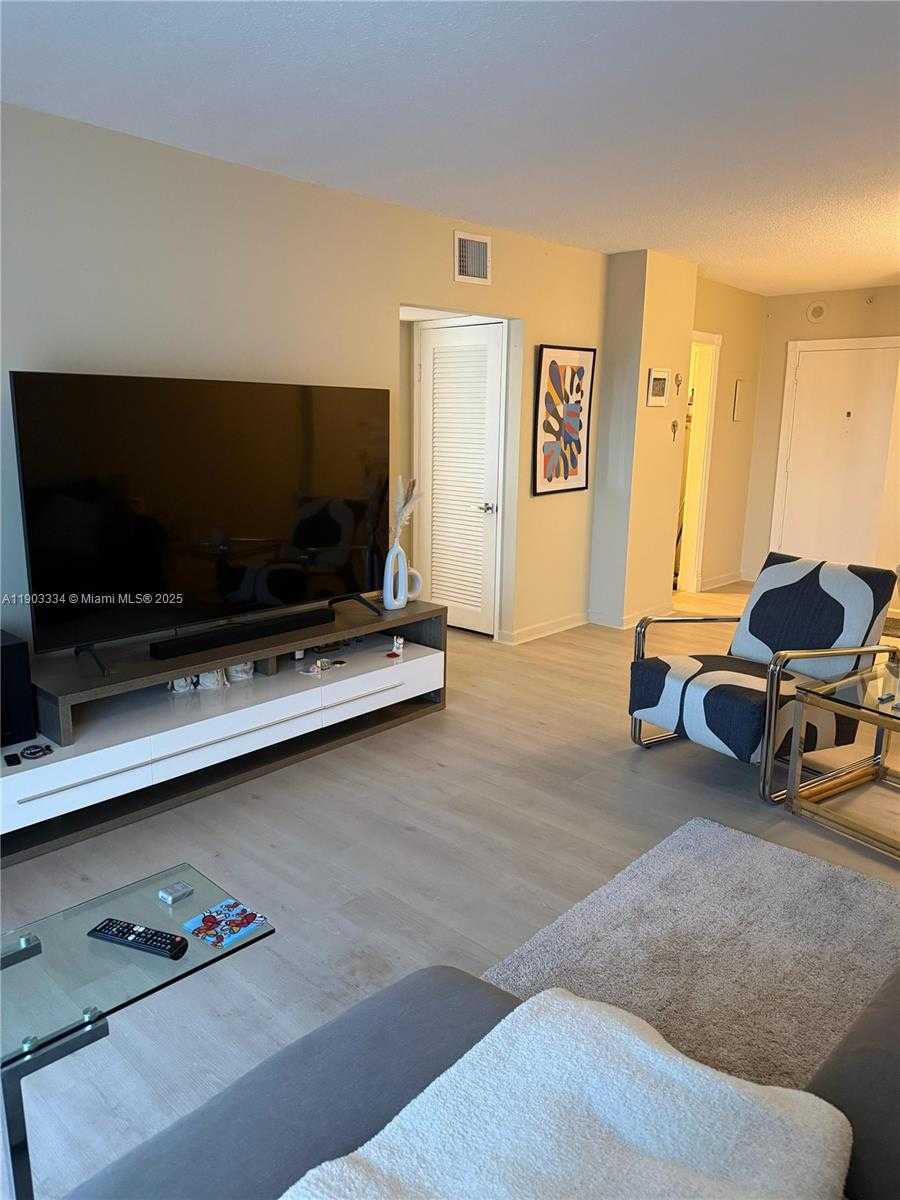 Small Image of 400 KINGS POINT DR #408, Sunny Isles Beach Number 4
