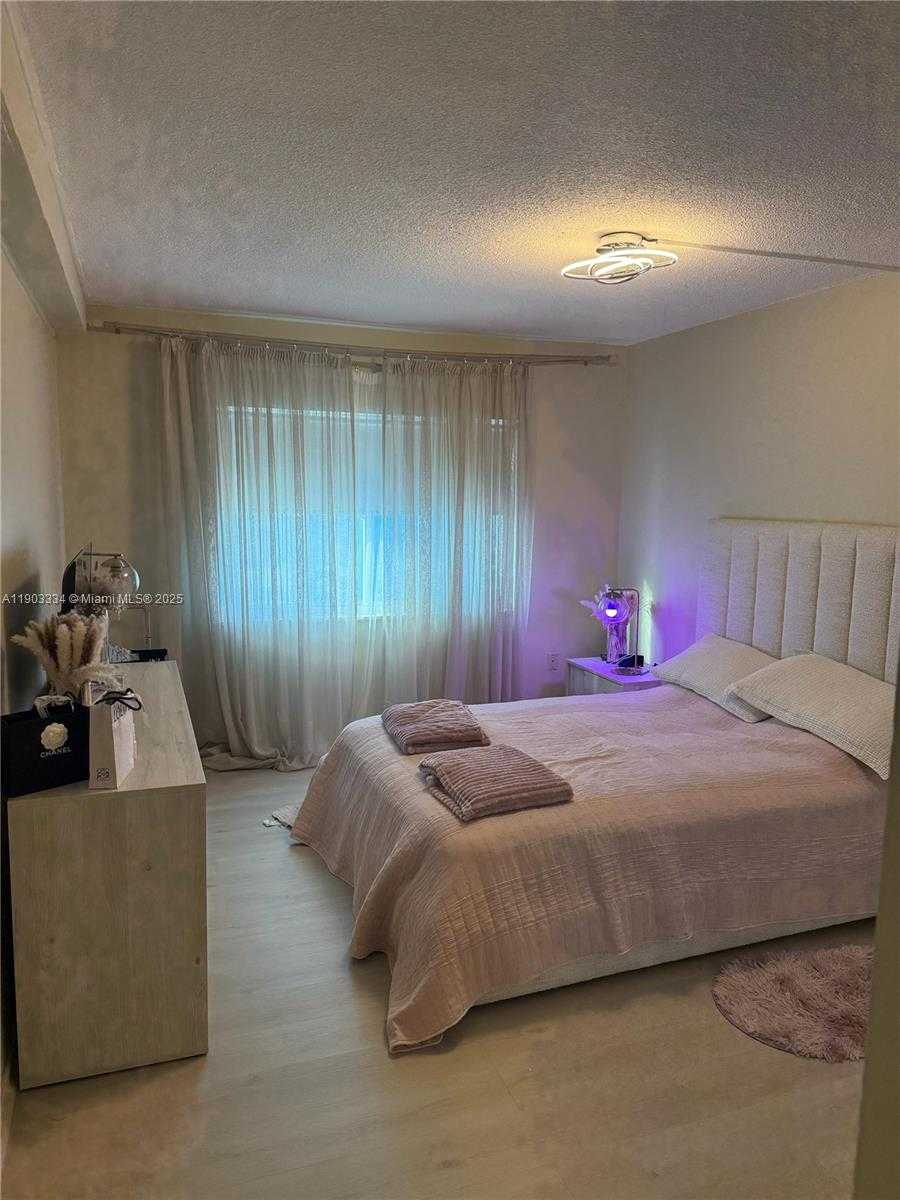 Small Image of 400 KINGS POINT DR #408, Sunny Isles Beach Number 5