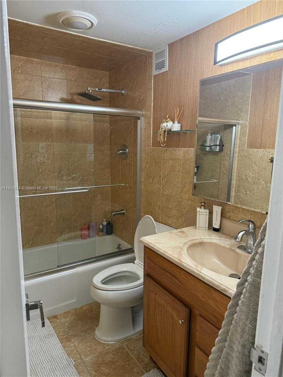 Small Image of 400 KINGS POINT DR #408, Sunny Isles Beach Number 6