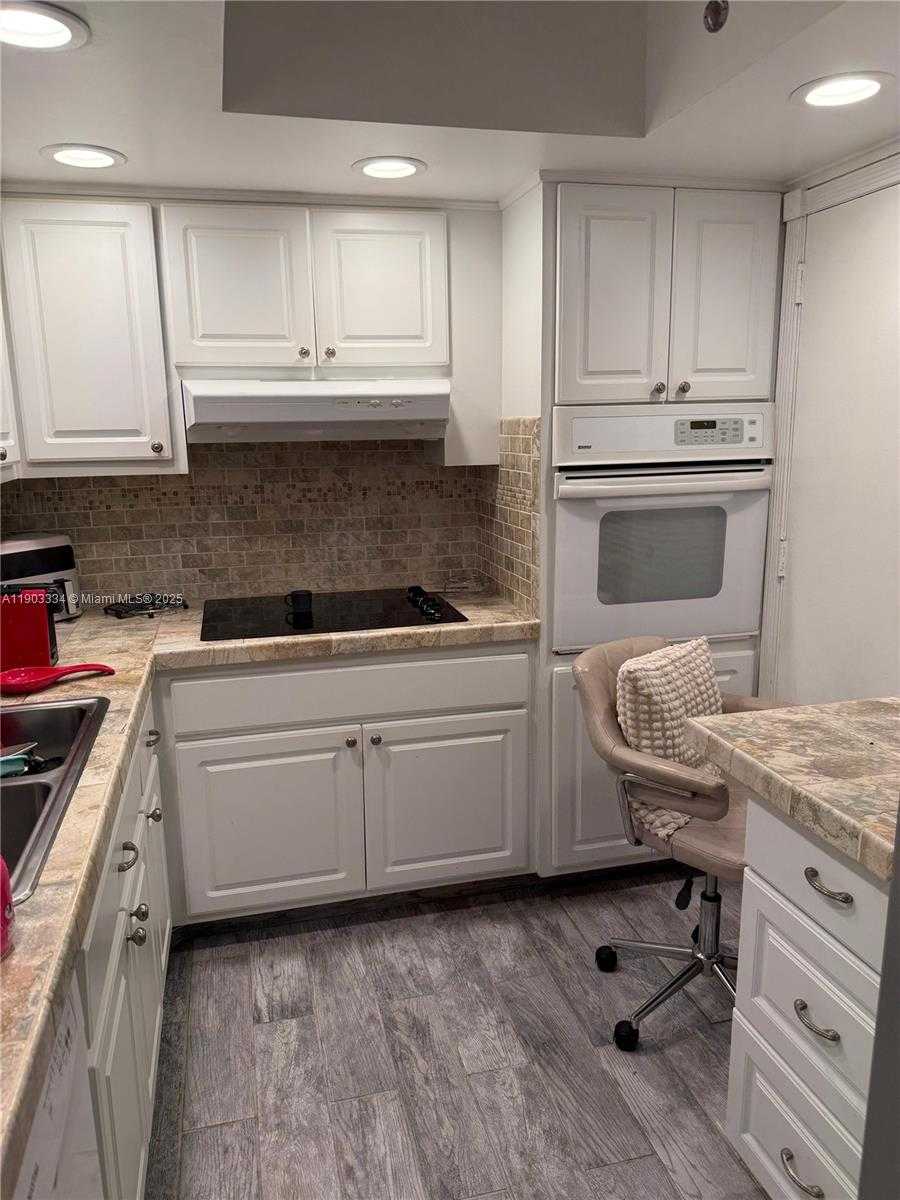 Small Image of 400 KINGS POINT DR #408, Sunny Isles Beach Number 8