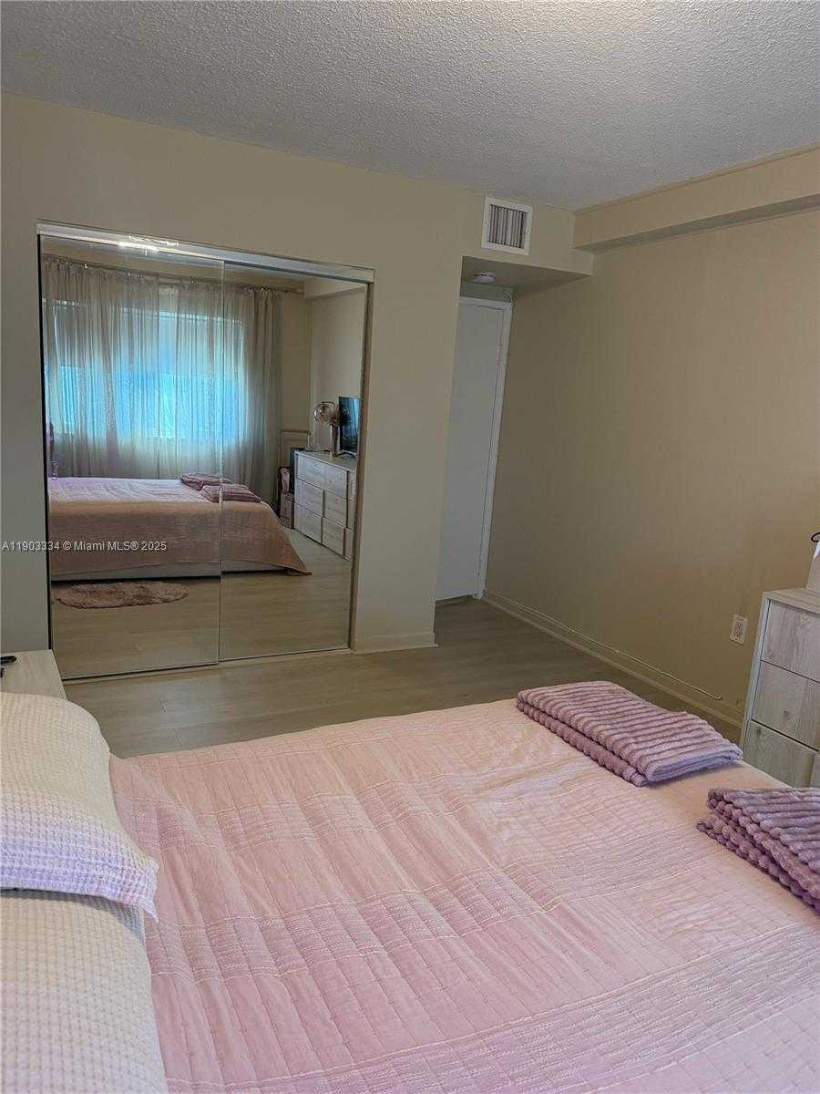 Small Image of 400 KINGS POINT DR #408, Sunny Isles Beach Number 9