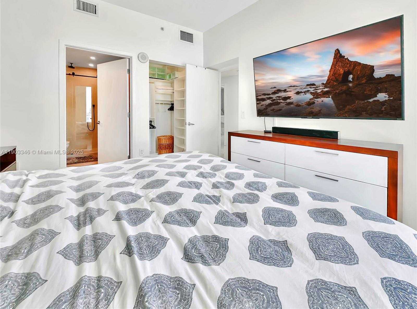 Small Image of 6700 INDIAN CREEK DR #PH2, Miami Beach Number 16