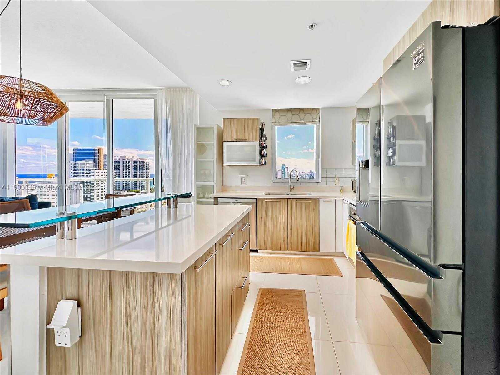 Small Image of 6700 INDIAN CREEK DR #PH2, Miami Beach Number 3