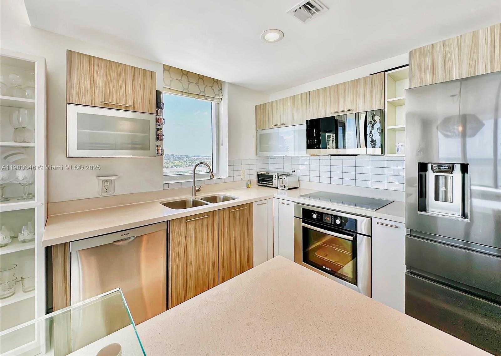 Small Image of 6700 INDIAN CREEK DR #PH2, Miami Beach Number 4