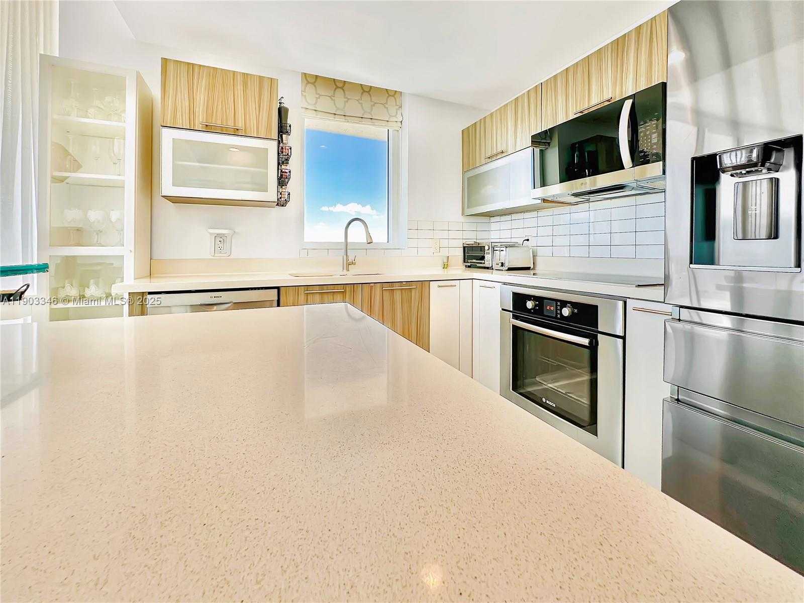 Small Image of 6700 INDIAN CREEK DR #PH2, Miami Beach Number 5