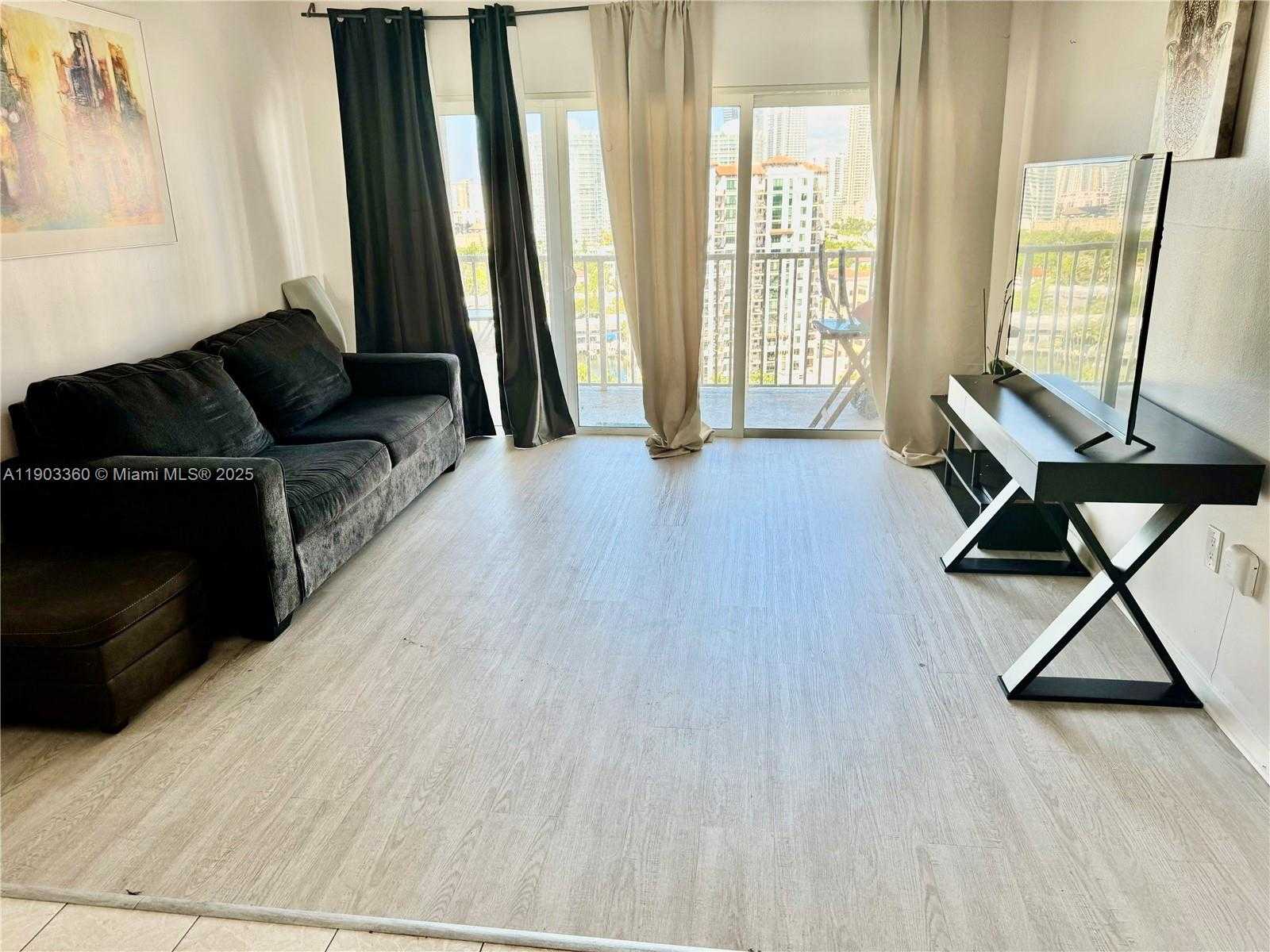 Small Image of 300 BAYVIEW DR #1903, Sunny Isles Beach Number 3