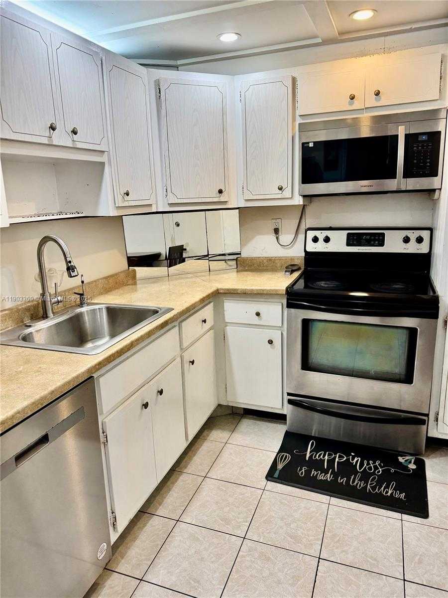 Small Image of 300 BAYVIEW DR #1903, Sunny Isles Beach Number 6