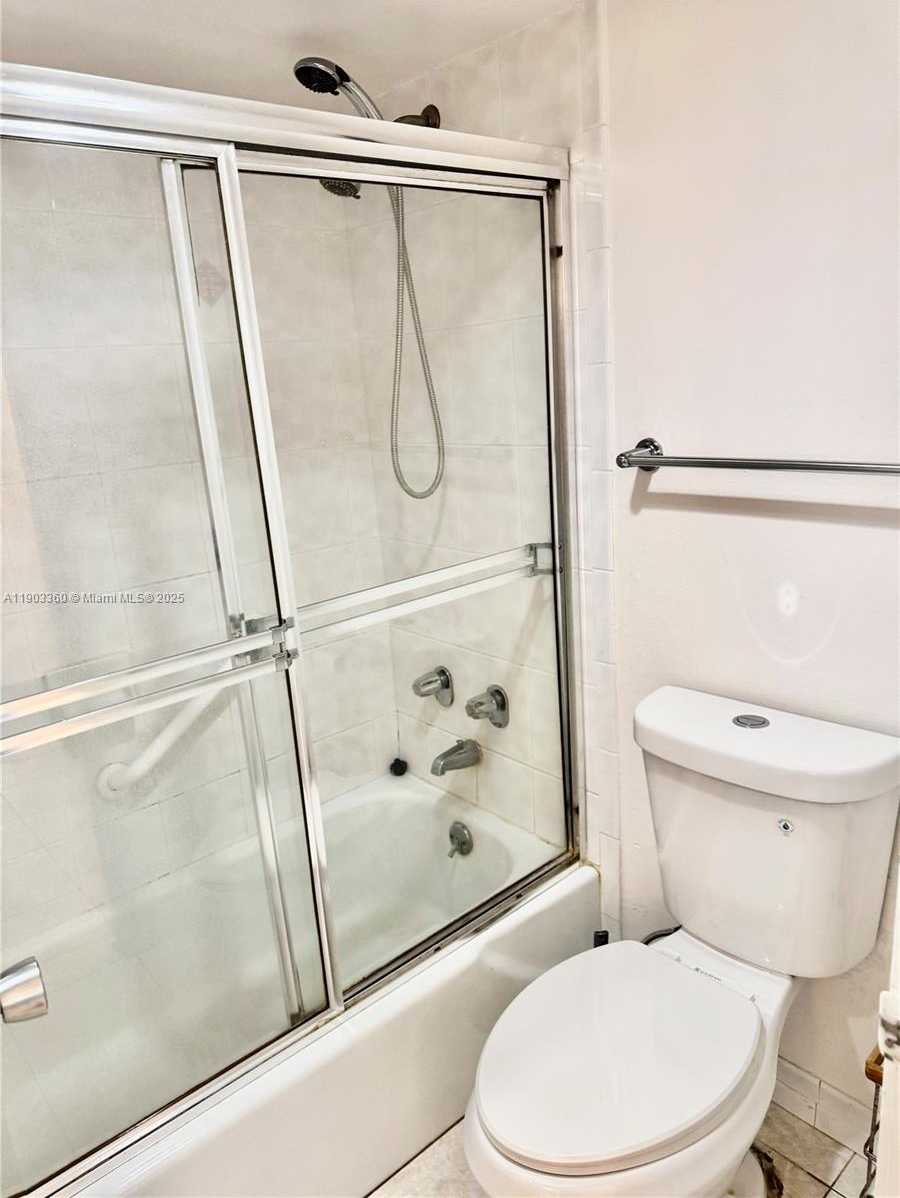 Small Image of 300 BAYVIEW DR #1903, Sunny Isles Beach Number 8