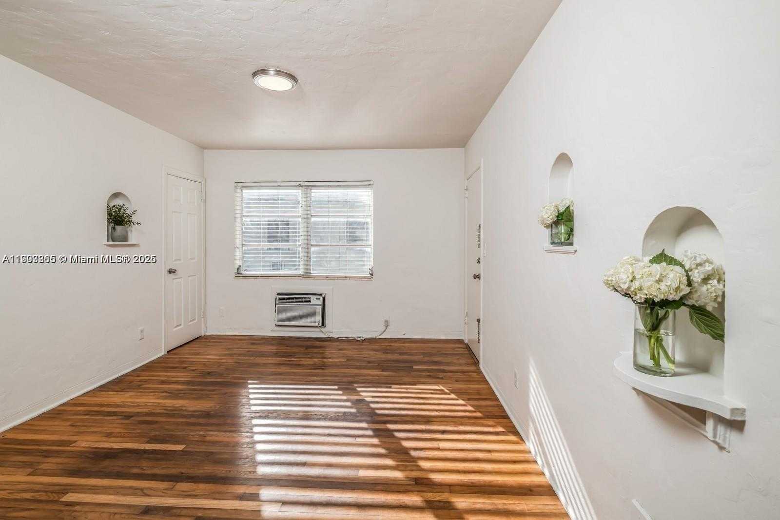 Small Image of 23 PHOENETIA AVE #1, Coral Gables Number 11