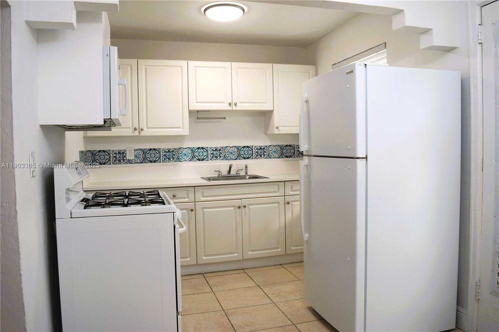 Small Image of 23 PHOENETIA AVE #1, Coral Gables Number 16