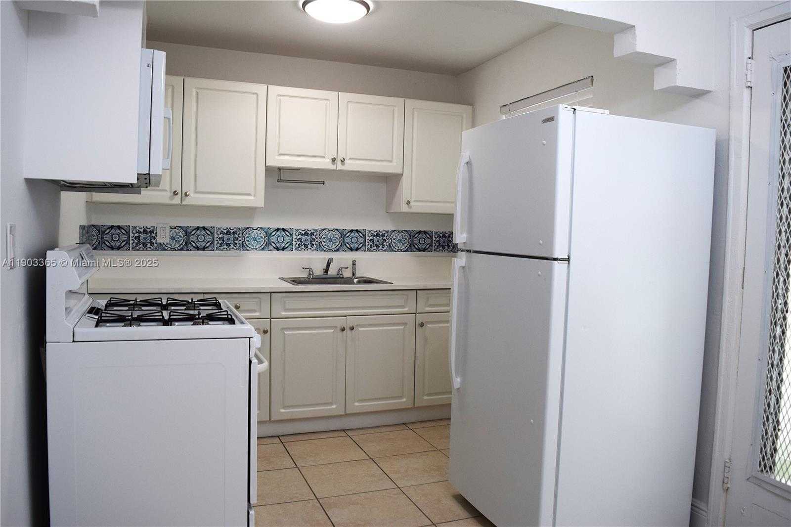 Small Image of 23 PHOENETIA AVE #1, Coral Gables Number 18