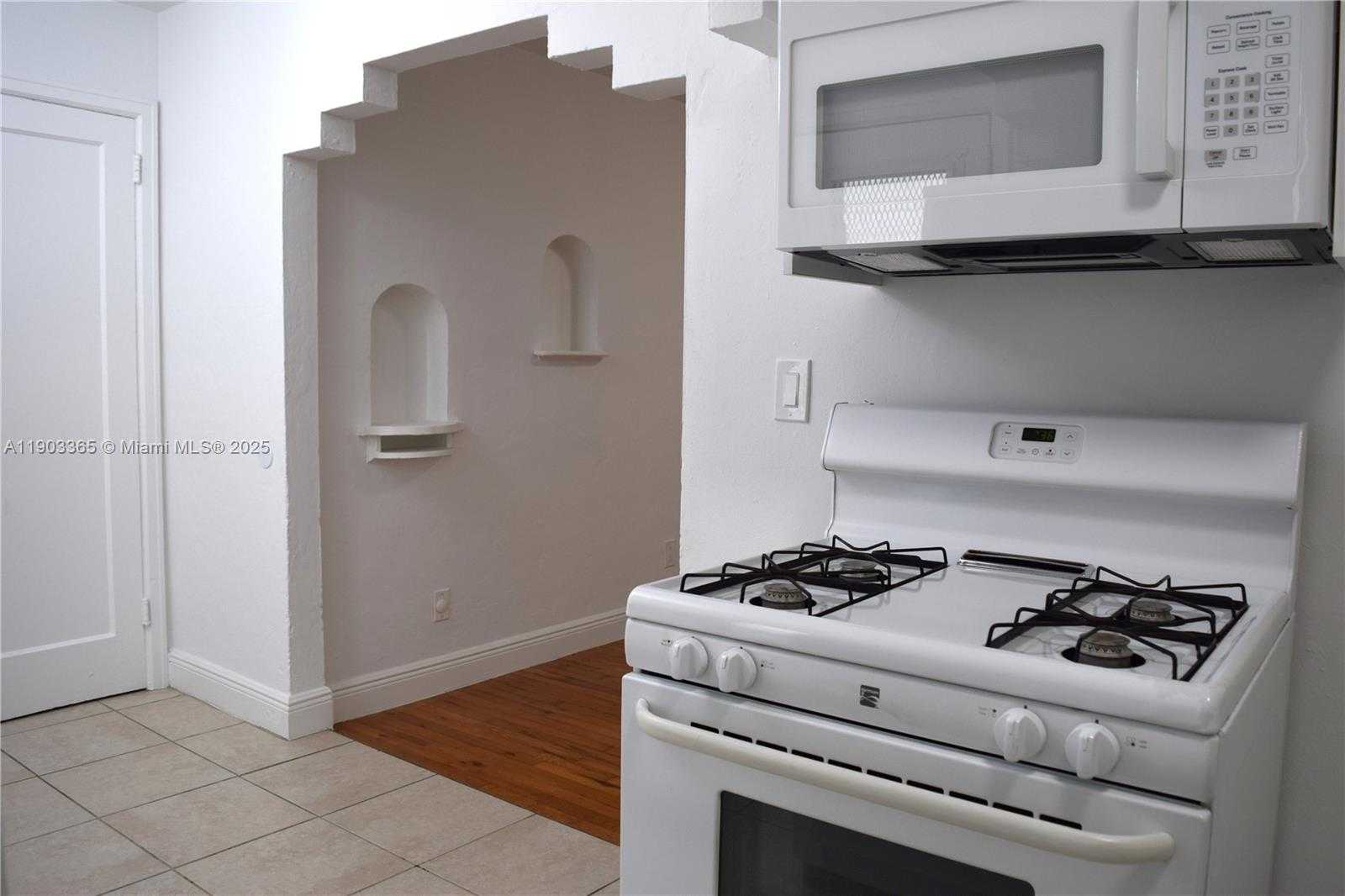 Small Image of 23 PHOENETIA AVE #1, Coral Gables Number 20
