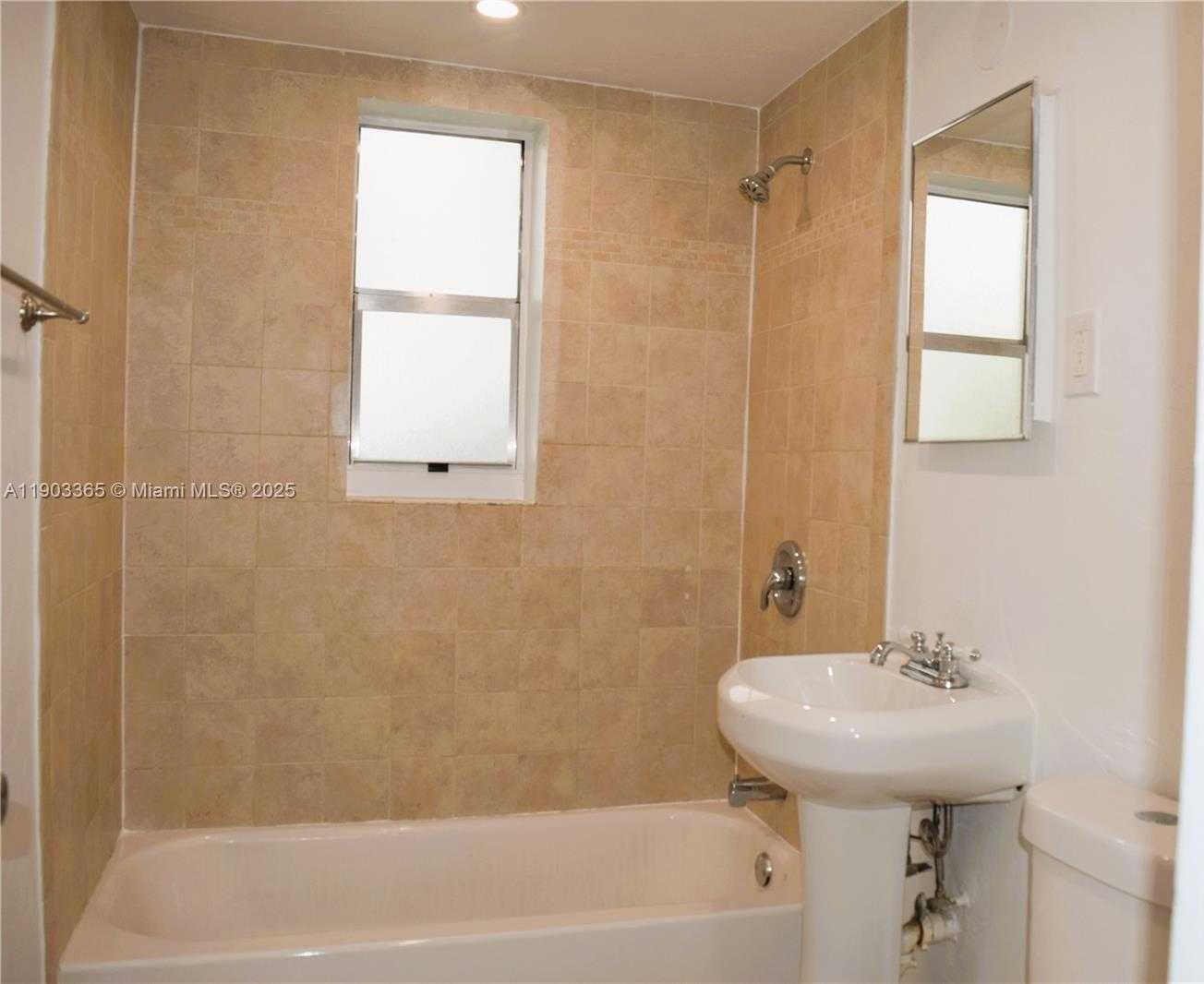 Small Image of 23 PHOENETIA AVE #1, Coral Gables Number 22