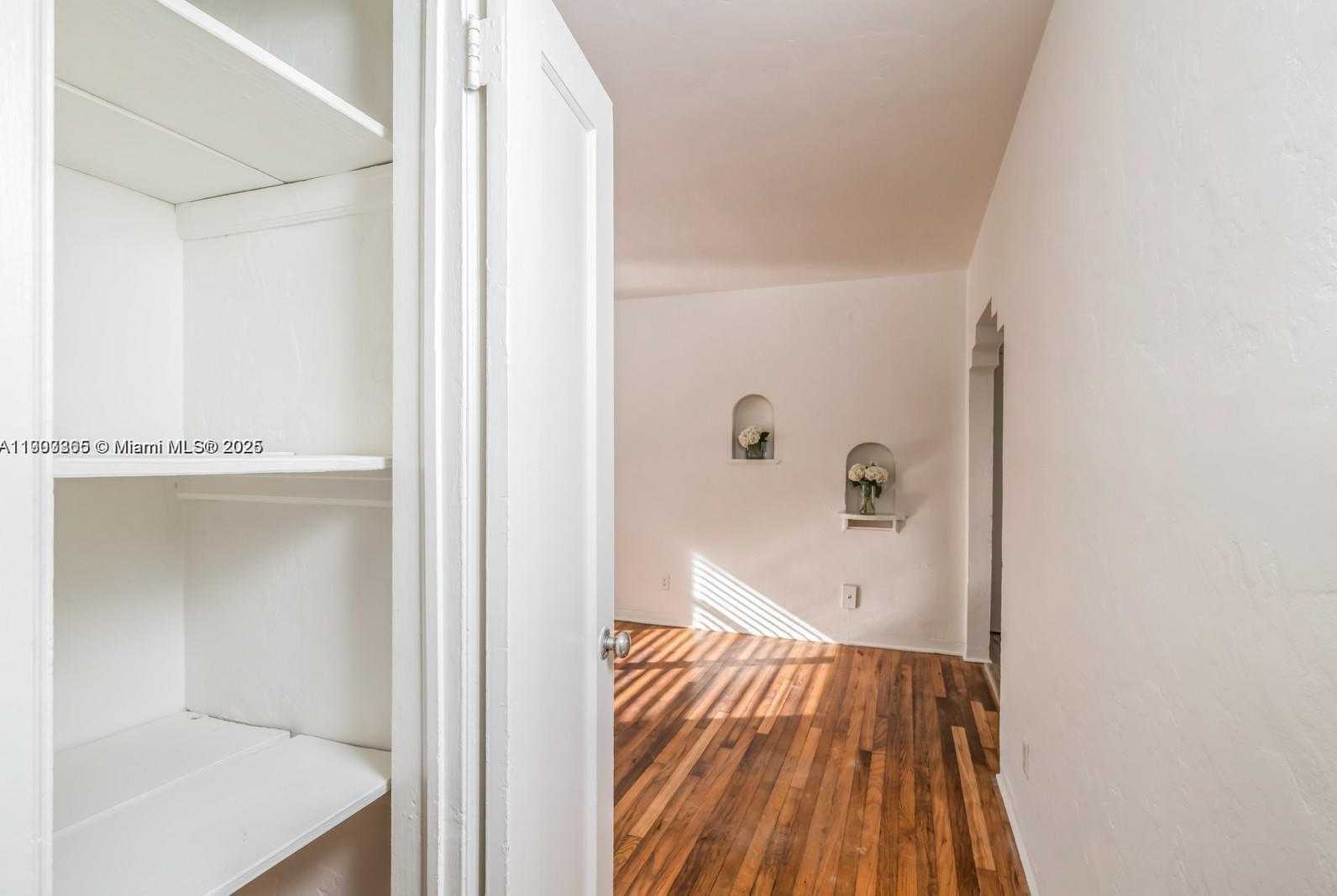 Small Image of 23 PHOENETIA AVE #1, Coral Gables Number 29