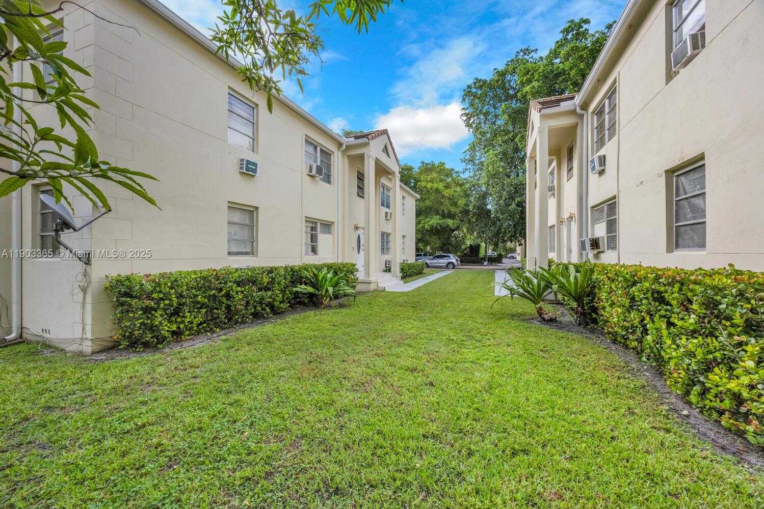 Small Image of 23 PHOENETIA AVE #1, Coral Gables Number 3