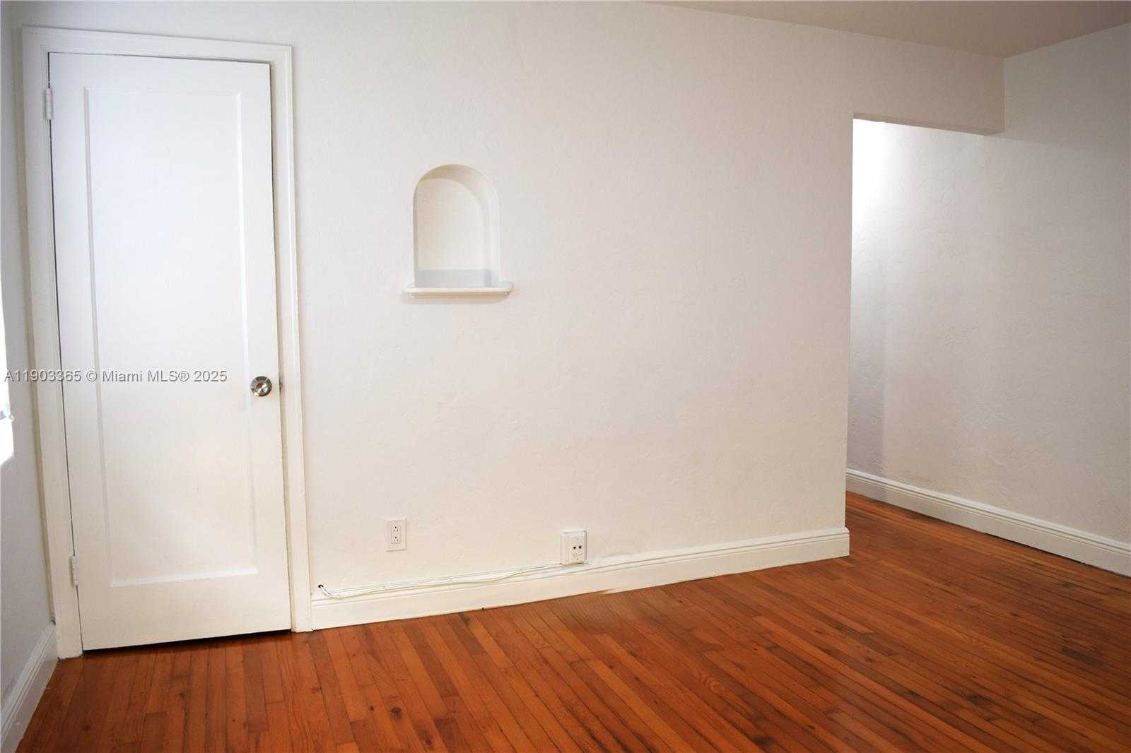 Small Image of 23 PHOENETIA AVE #1, Coral Gables Number 33