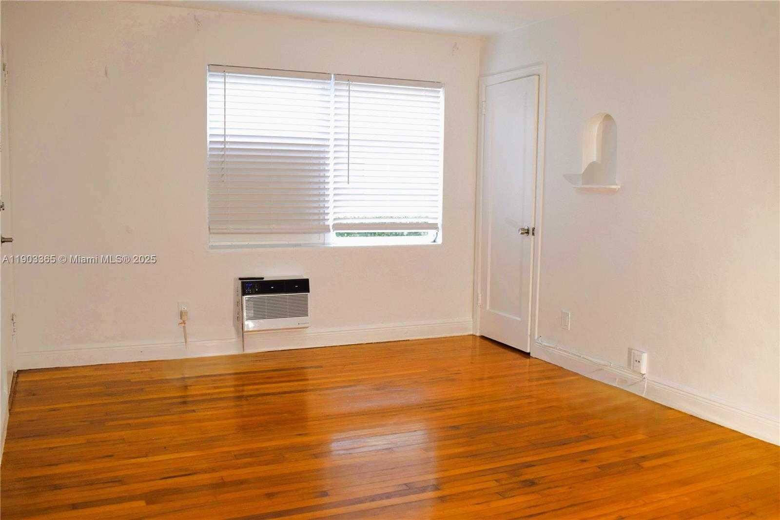 Small Image of 23 PHOENETIA AVE #1, Coral Gables Number 34