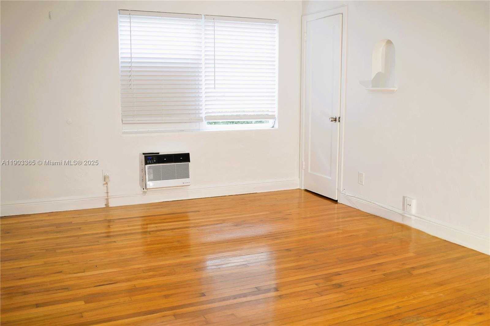 Small Image of 23 PHOENETIA AVE #1, Coral Gables Number 35