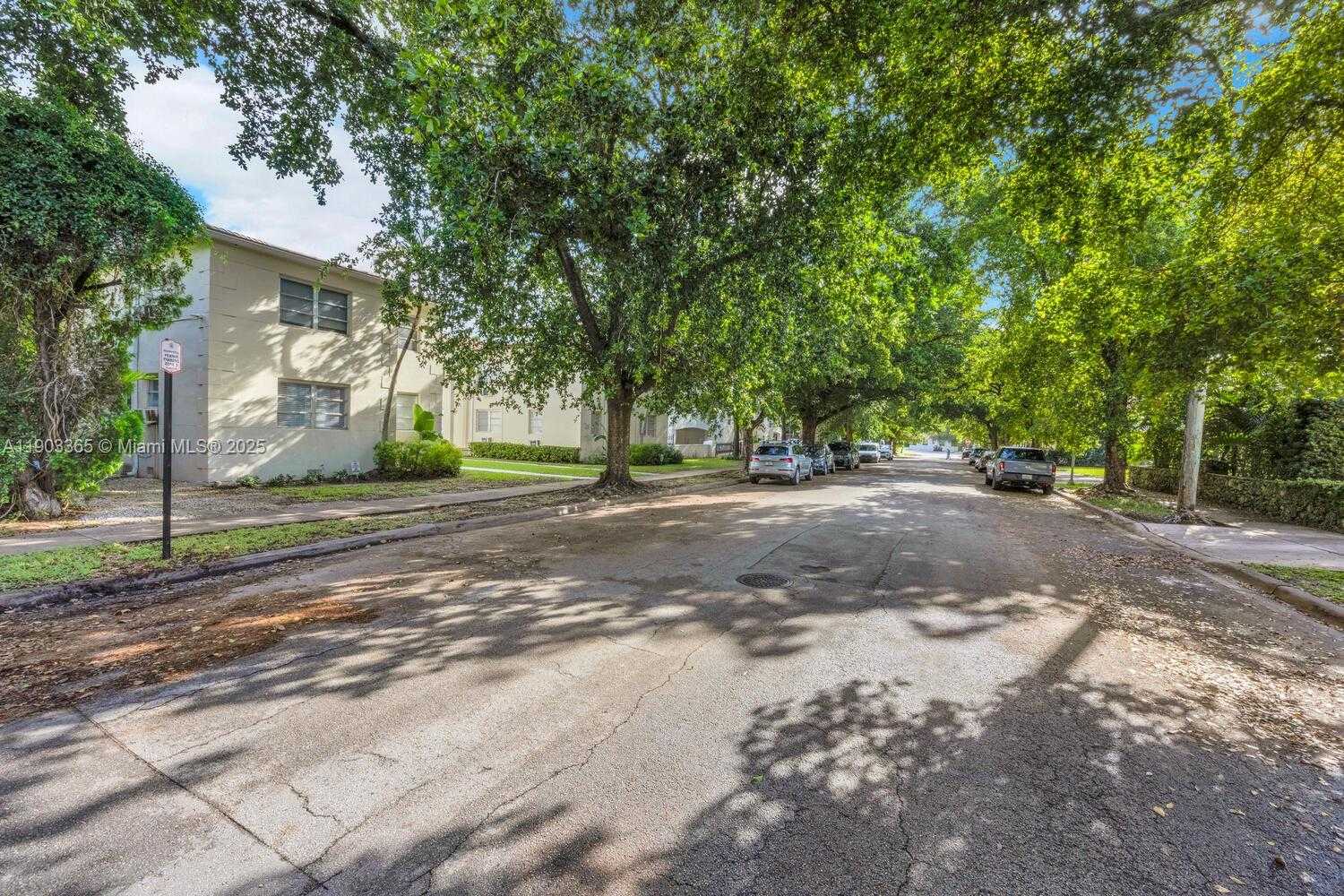 Small Image of 23 PHOENETIA AVE #1, Coral Gables Number 38