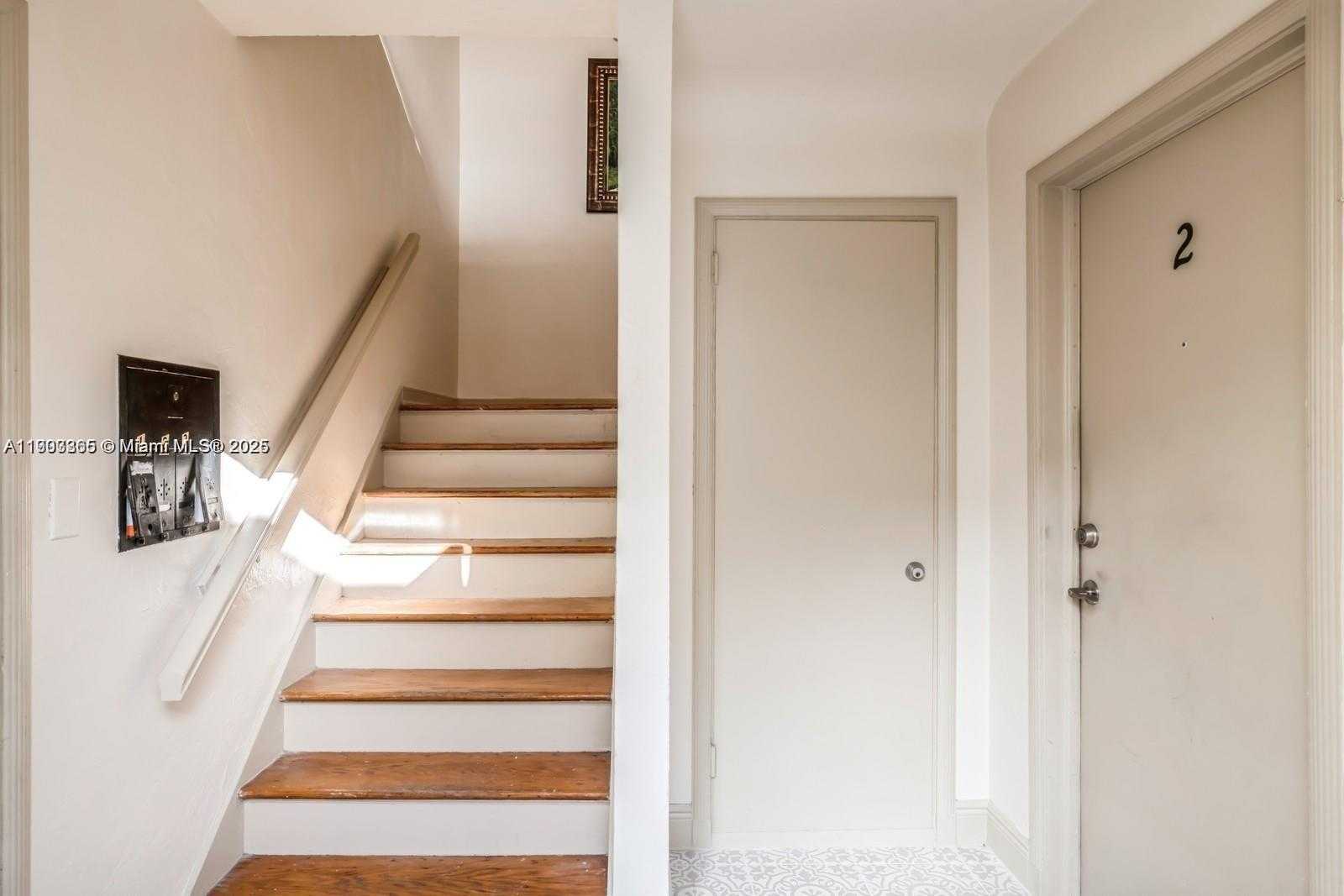 Small Image of 23 PHOENETIA AVE #1, Coral Gables Number 5