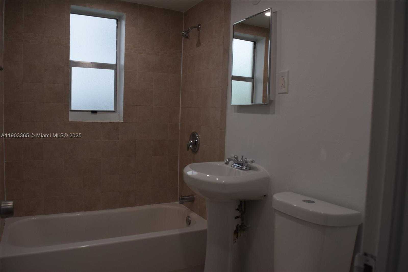 Small Image of 23 PHOENETIA AVE #1, Coral Gables Number 57