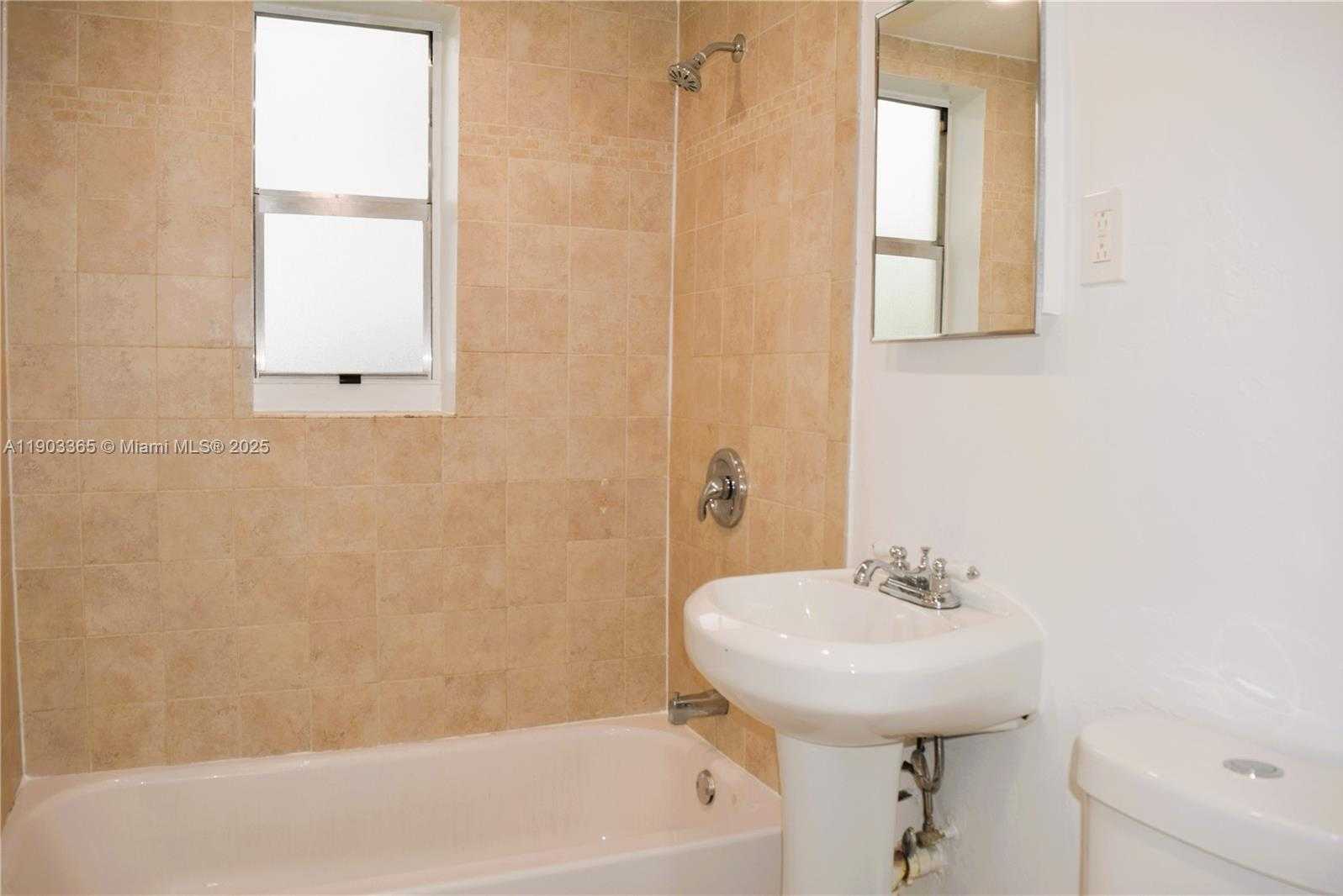 Small Image of 23 PHOENETIA AVE #1, Coral Gables Number 59