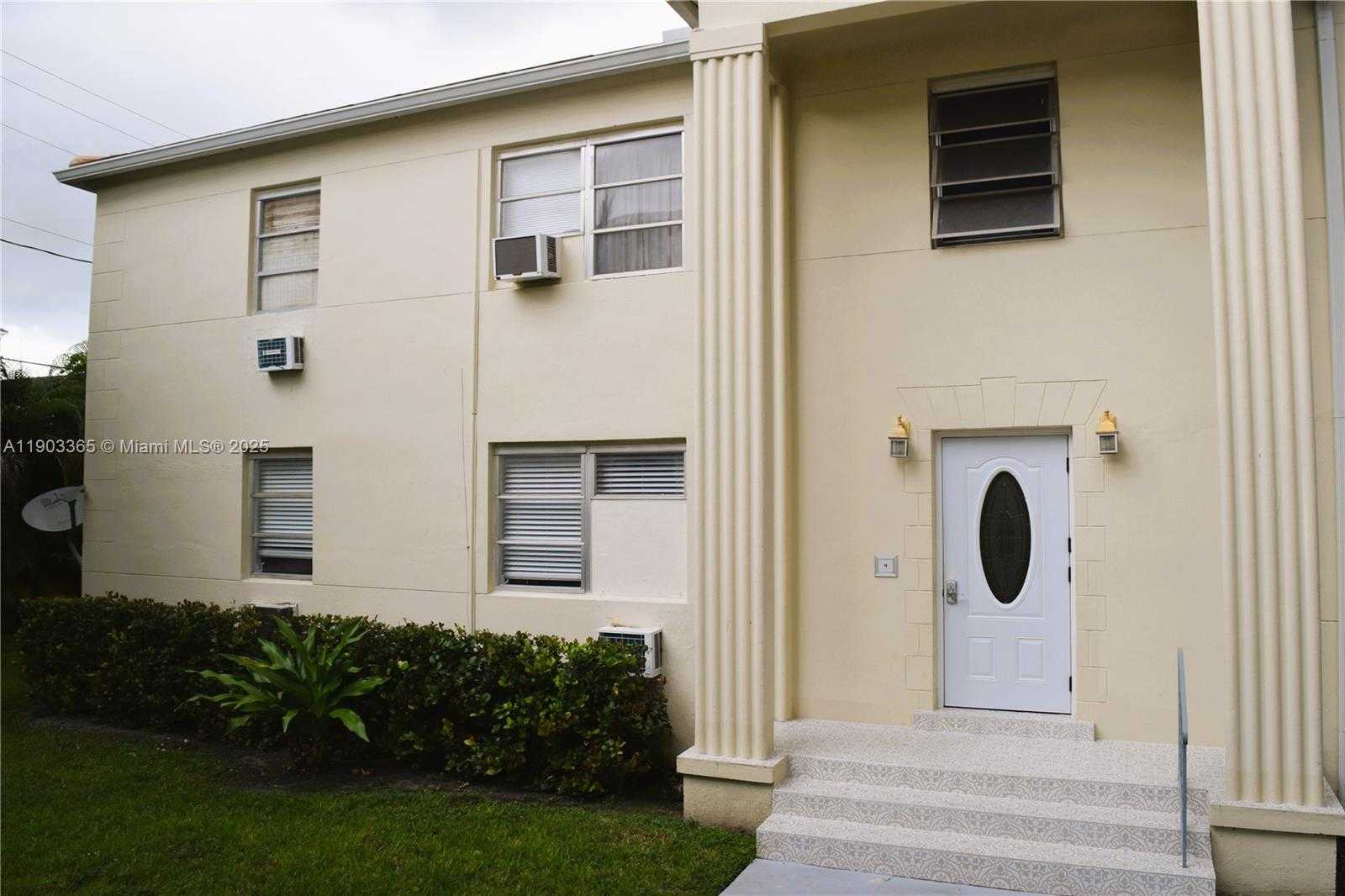 Small Image of 23 PHOENETIA AVE #1, Coral Gables Number 77