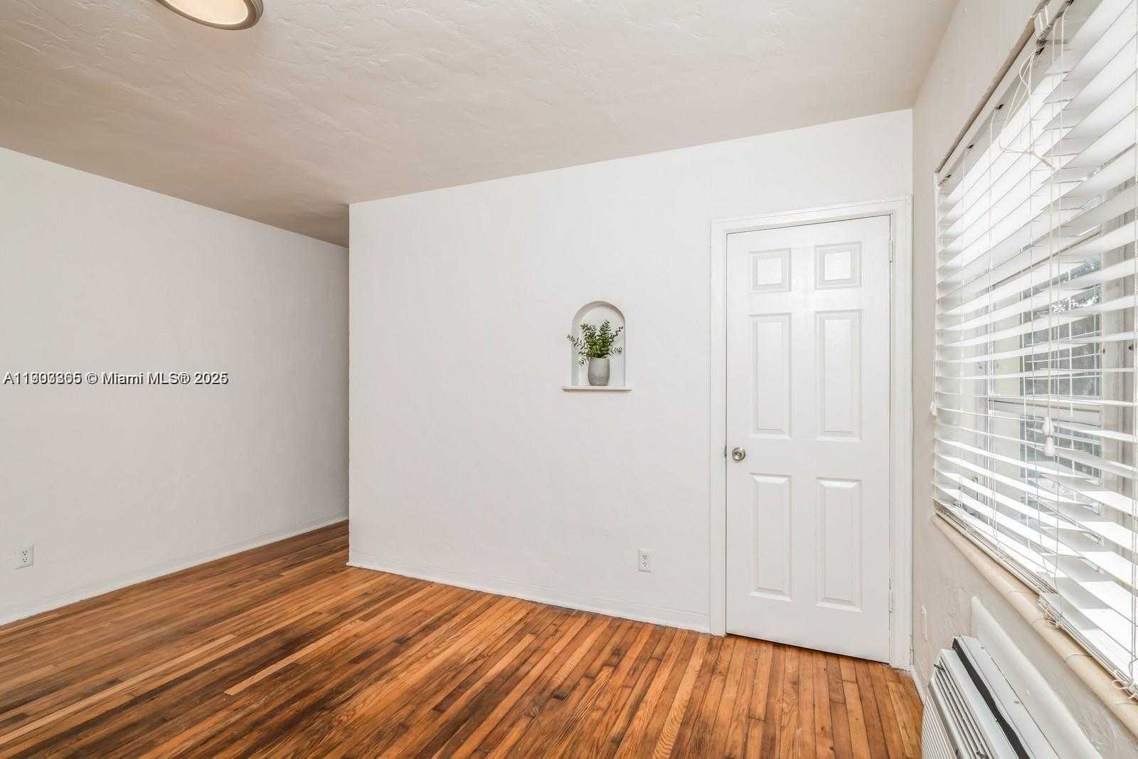 Small Image of 23 PHOENETIA AVE #1, Coral Gables Number 8