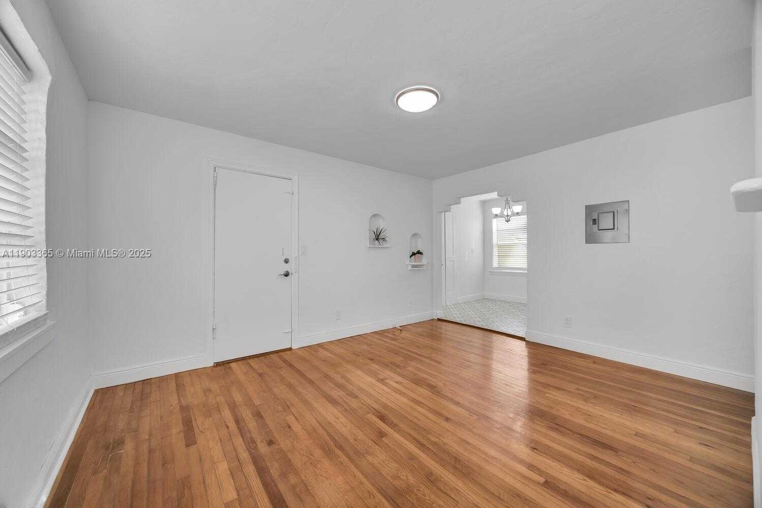 Small Image of 23 PHOENETIA AVE #1, Coral Gables Number 9