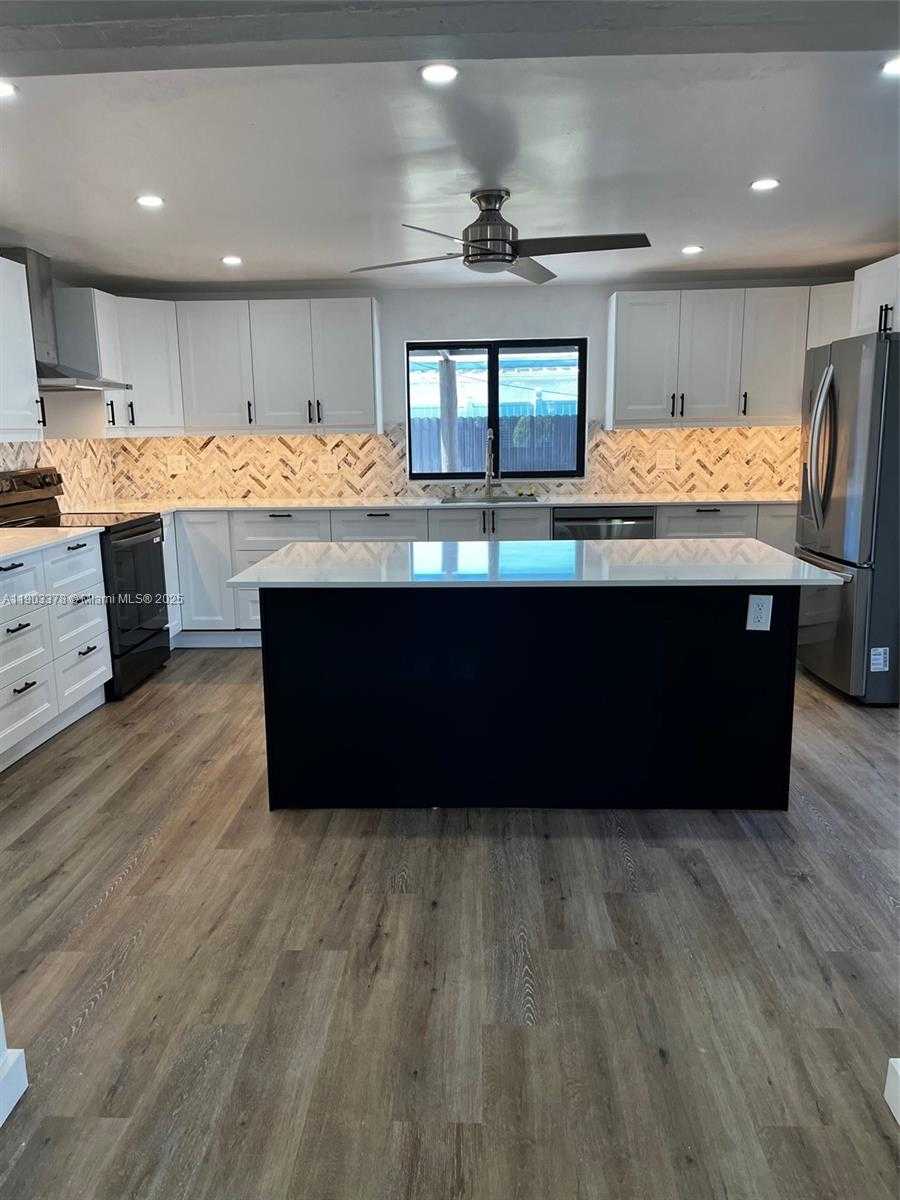 Small Image of 4640 SOUTH WEST 94TH CT, Miami Number 12