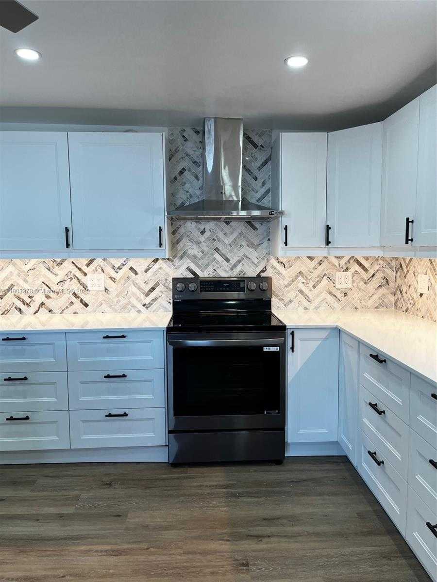 Small Image of 4640 SOUTH WEST 94TH CT, Miami Number 14