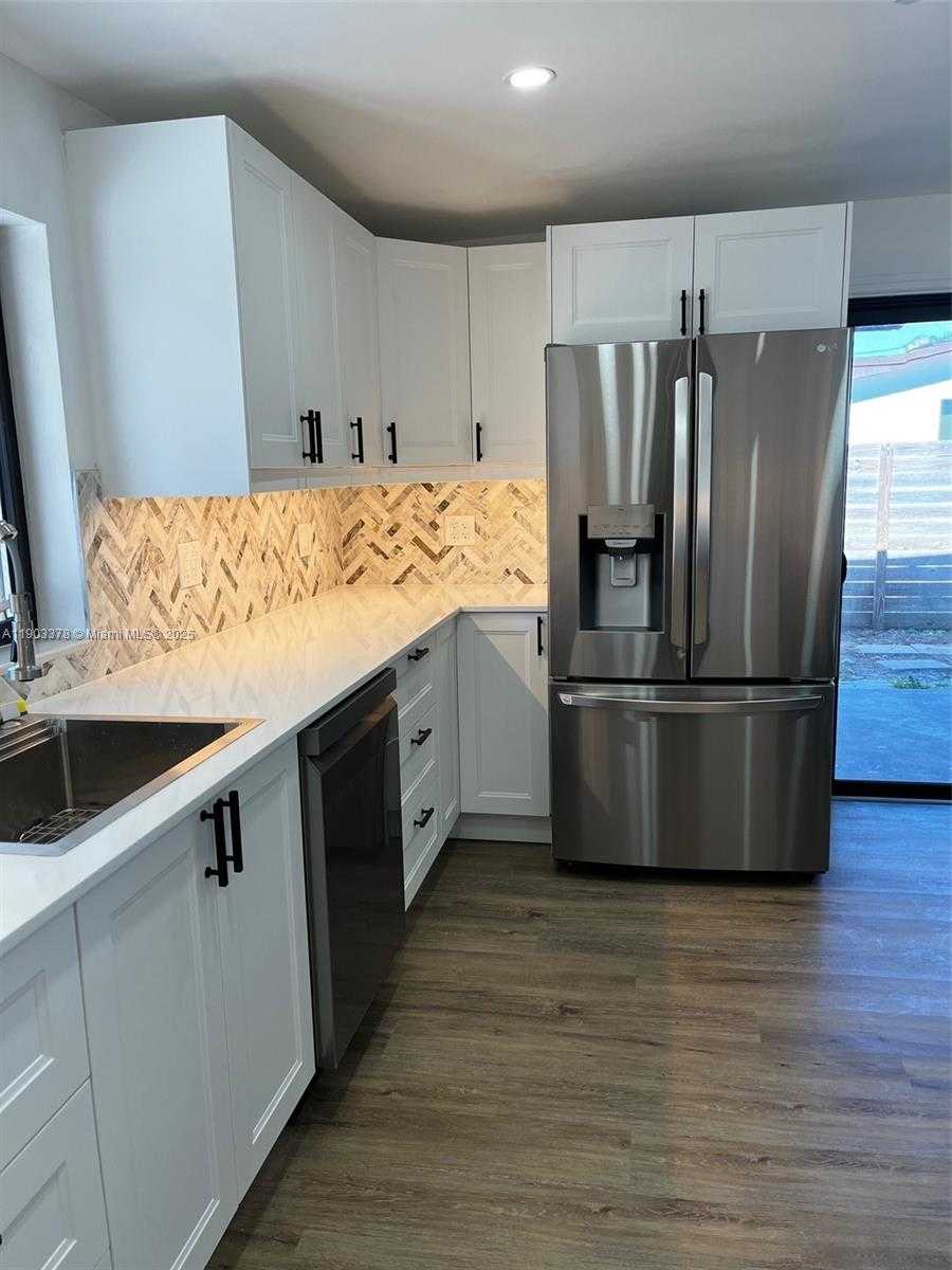 Small Image of 4640 SOUTH WEST 94TH CT, Miami Number 15