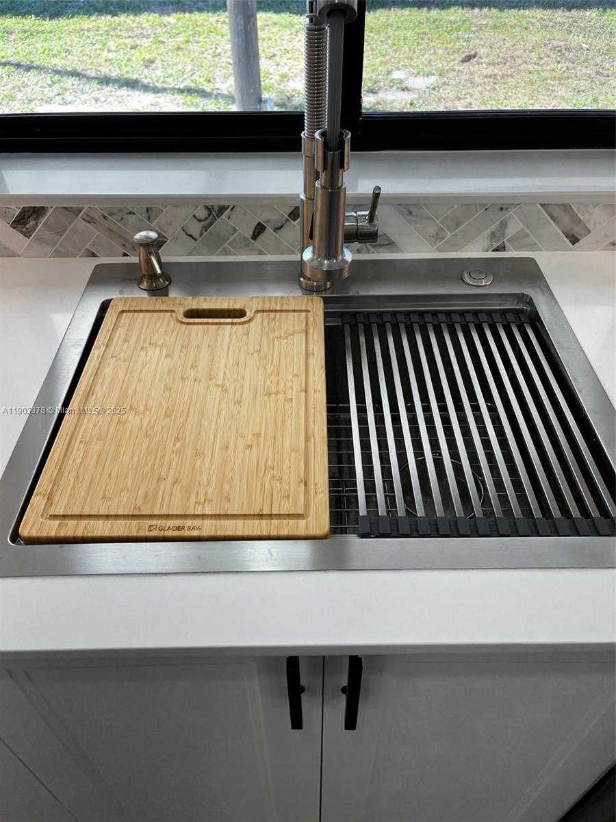 Small Image of 4640 SOUTH WEST 94TH CT, Miami Number 17