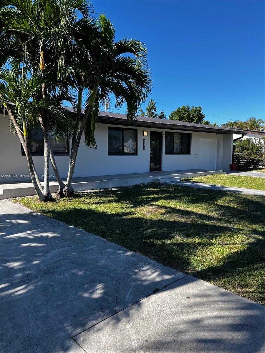 Small Image of 4640 SOUTH WEST 94TH CT, Miami Number 2